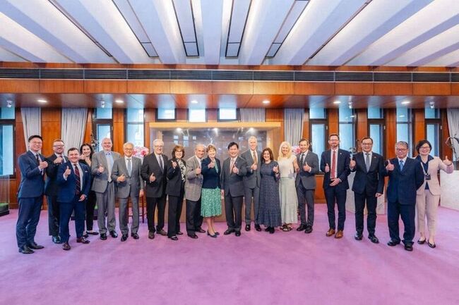 林佳龍午宴美國參議員團　盼強化安全合作維護和平 | 華視新聞