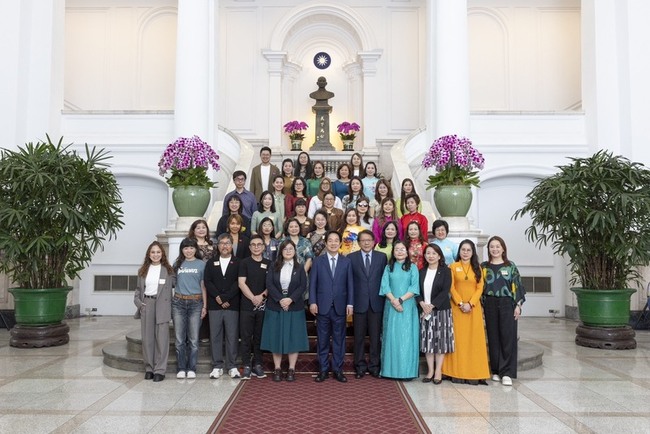 深化民主認識　民進黨新住民交流研習走訪總統府 | 華視新聞