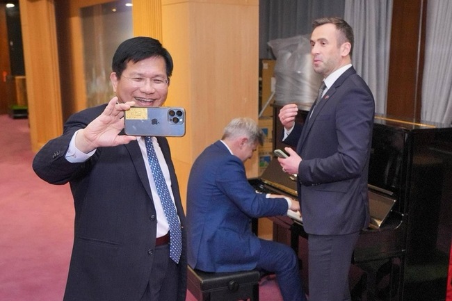 林佳龍晚宴歐洲議會團　議員彈琴傳達從容面對未來 | 華視新聞