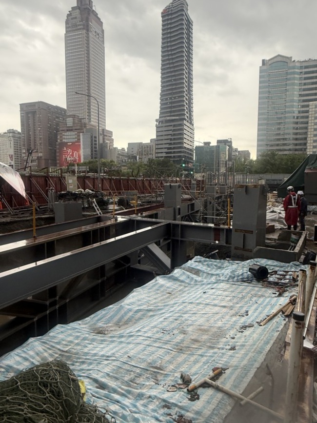 台北雙子星工程積水 機捷台北車站B1漏水緊急處理 | 華視新聞