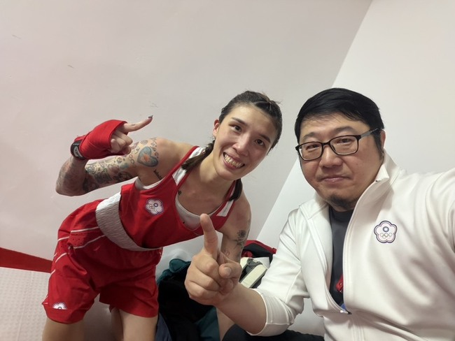 拳擊亞錦賽黃筱雯晉決賽　教練盛讚有扛住扣分壓力 | 華視新聞