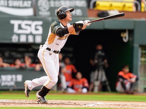 王柏融睽違2885天單場雙響砲　感謝秋哥讓他轉念