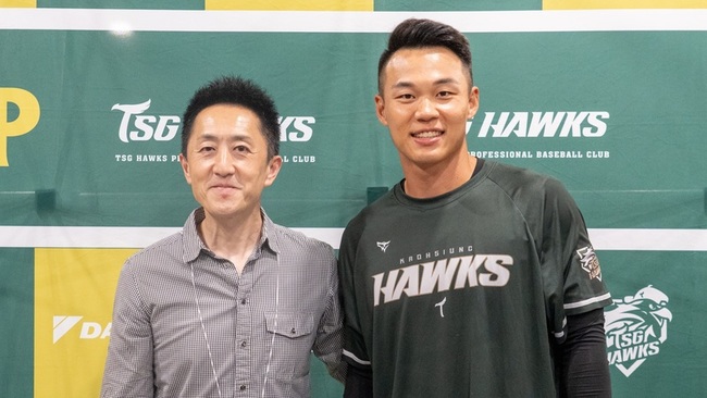 王柏融「日本的父親」岩本賢一來台　誇雙響砲厲害 | 華視新聞