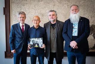 流亡作家廖亦武晤捷參議長  遞交中國在押政治犯名單