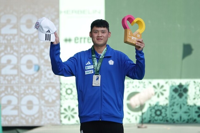 湯智鈞射箭世界盃鍍銀　教練：高手過招很過癮 | 華視新聞