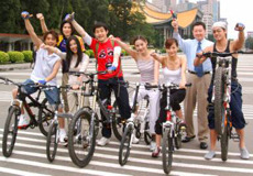 「美麗俏佳人」今日上檔 施易男騎腳踏車帶頭衝衝衝 | 華視新聞