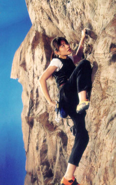 乖乖女陳怡蓉挑戰不可能的任務—攀岩  摔得鼻青臉腫居然還要再來一次 | 華視新聞