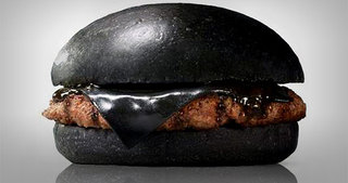 日本Burger King　竹炭墨魚黑漢堡
