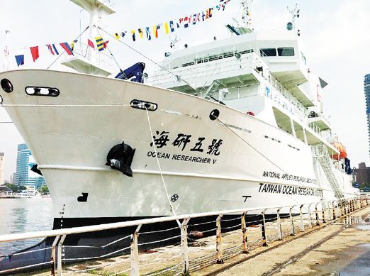 國慶晚間 澎湖沈船37人被救 8人仍落海 | 華視新聞