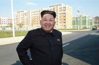 北韓公布金正恩照片 疑玩兩面手法