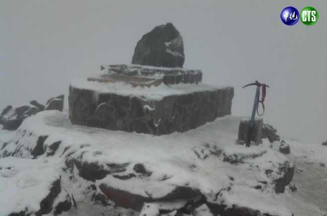 玉山雪深2.5公分 上山需注意安全設備 | 華視新聞