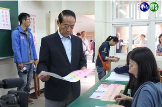 宋楚瑜投票 「台灣民主再進步」