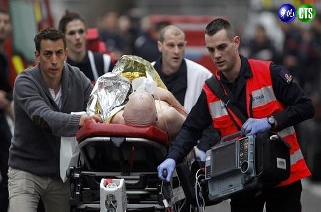 巴黎恐怖槍擊 媒體續捍言論自由 | 華視新聞
