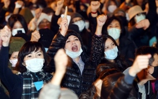 華航：抗議年終縮水 數名空服停飛