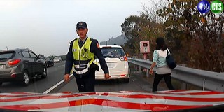 即刻救援 翁中風國道警察開道