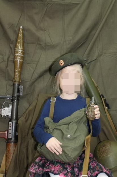 真「愛國」! 俄幼稚園教幼童拿AK-47 | 