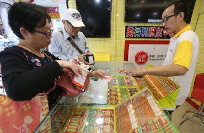 賭性堅強！ 台人平均花7千元買彩券 | 華視新聞