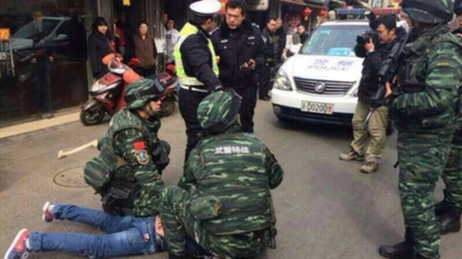 天安門前汽車衝撞 遭突擊隊逮捕 | 華視新聞