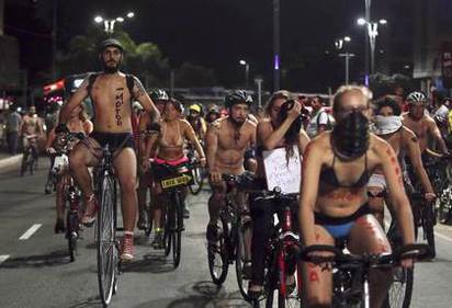 正視環境問題 巴西舉辦「裸體騎單車」 | 