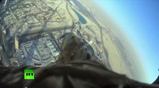 老鷹裝攝影機 飛越全球最高樓