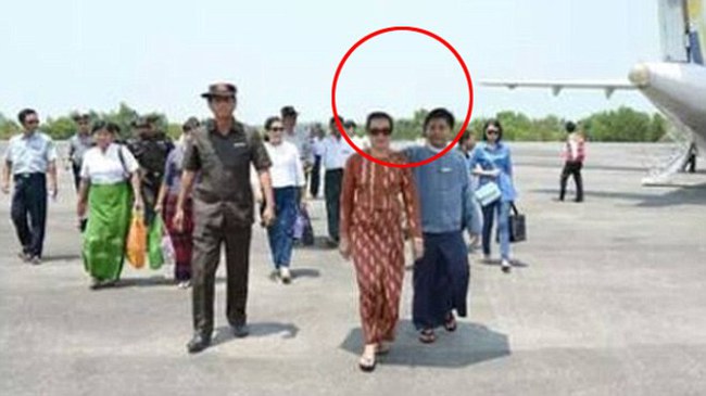 真會演!緬甸官員撐「國王新傘」出訪？ | 華視新聞