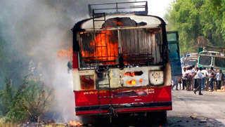 印度巴士起火 造成9死16傷