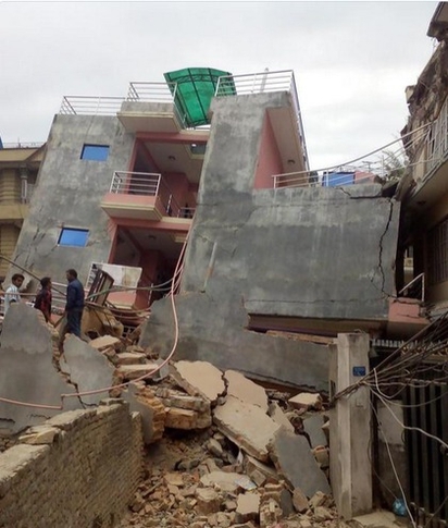 尼泊爾7.9強震 建築物倒塌 | 
