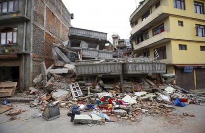 尼泊爾7.9強震 罹難人數攀升超過8百人 | 