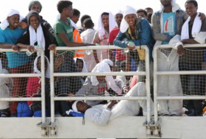 偷渡難民船又翻覆 地中海數十人溺斃 | 