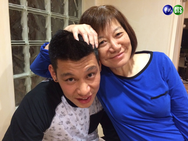林書豪母親節放閃照 「感謝媽媽鼓勵我」 | 華視新聞