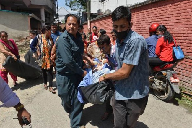 尼泊爾7.3強震 逾42死上千人傷! | 華視新聞