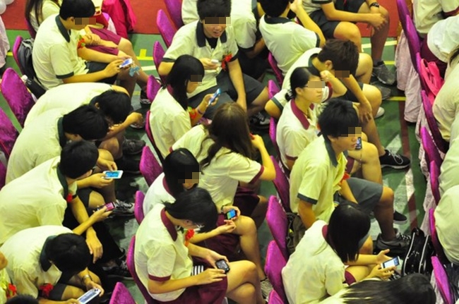 校園禁手機! 英研究:學生成績進步6% | 華視新聞