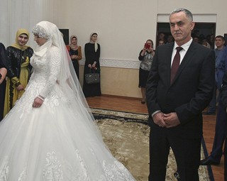 車臣已婚警長 強娶17歲少女做二房!