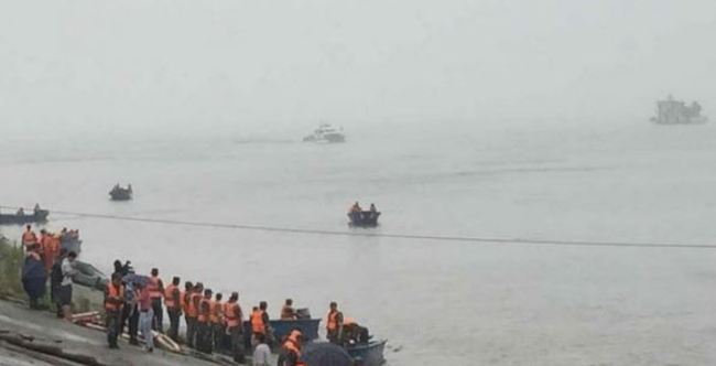搶救! 長江郵輪翻覆 船底傳呼救聲 | 華視新聞