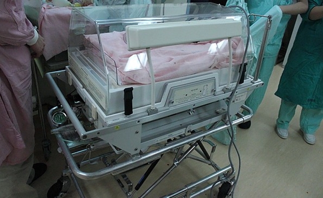 驚! 染腸病毒重症 女嬰出生8天死亡 | 華視新聞