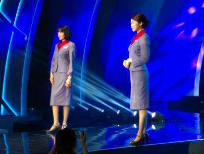 好多好多的旗袍妹 東區快閃為了.. | 華航空服員2015年新版制服。