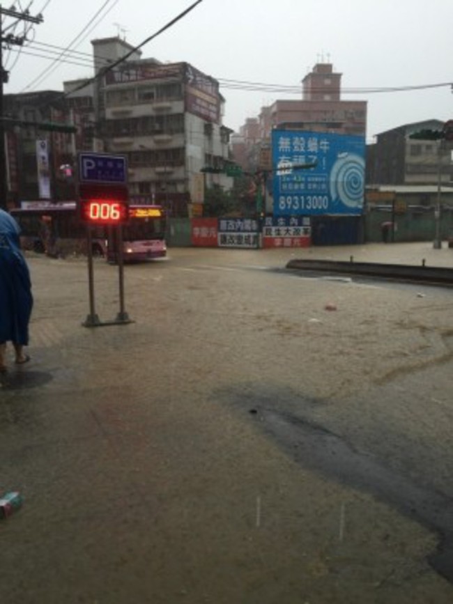 台北地區鬧淹水 應變中心二級開設 | 華視新聞