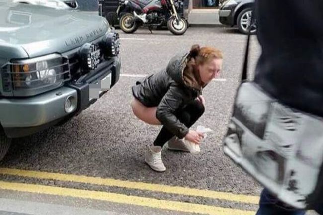 嚇壞路人 女子竟當街脫下褲子... | 華視新聞