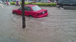 新竹狂降雨 中華路淹水30公分