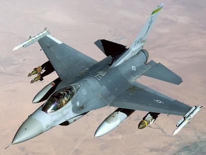 美F-16墜機引發大火! 死傷不明 | F-16戰機(翻攝網路)