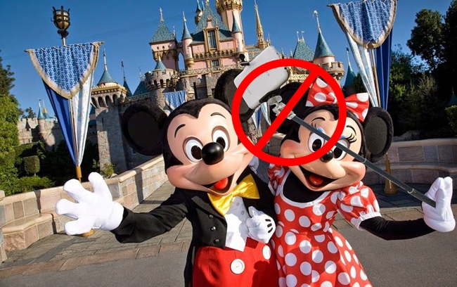 自拍棒OUT! 迪士尼樂園禁用 | 華視新聞