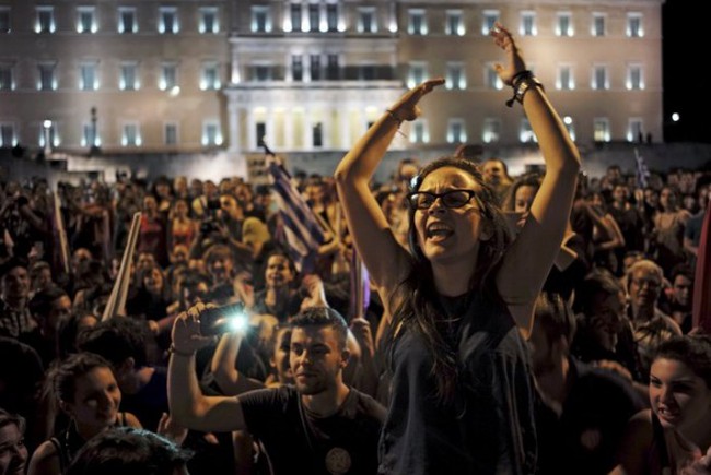 窮的開心! 希臘否決紓困案 民眾狂歡 | 華視新聞