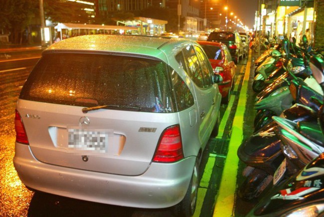 昌鴻來襲! 雙北市開放紅、黃線停車 | 華視新聞