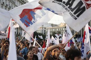 抗議財改新方案 希臘數千人上街頭
