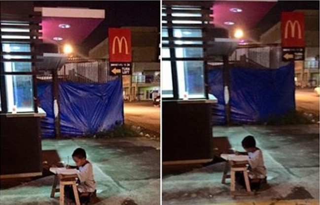 勵志文! 男孩深夜蹲坐麥當勞外做作業 只因... | 華視新聞