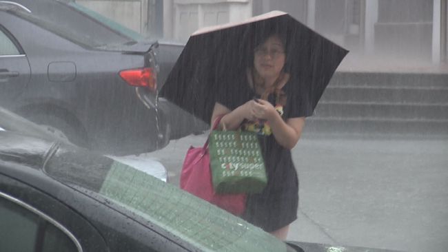 大台北豪大雨 市區積水多機車拋錨 | 華視新聞