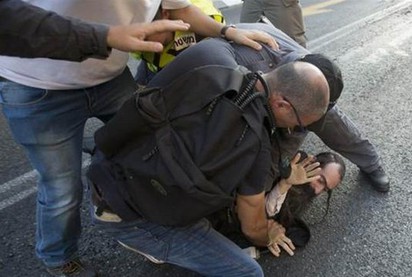 以色列同志遊行 傳隨機砍人釀6傷! | 凶嫌最後被制伏逮捕(美聯社)