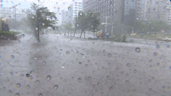 雨勢大! 全台12縣市再發豪雨特報 | 華視新聞