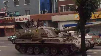 南北韓首輪對話無共識 今午展開第二輪 | 大陸網友上傳吉林出現坦克車的照片.（翻攝微博）