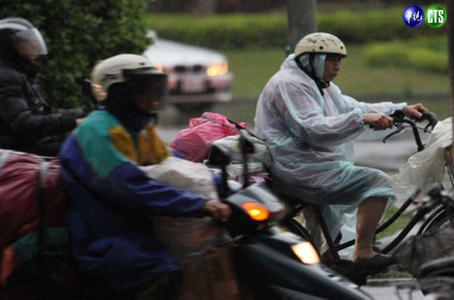 【華視搶先報】出門帶傘 全台15縣市發布大雨特報 | 華視新聞